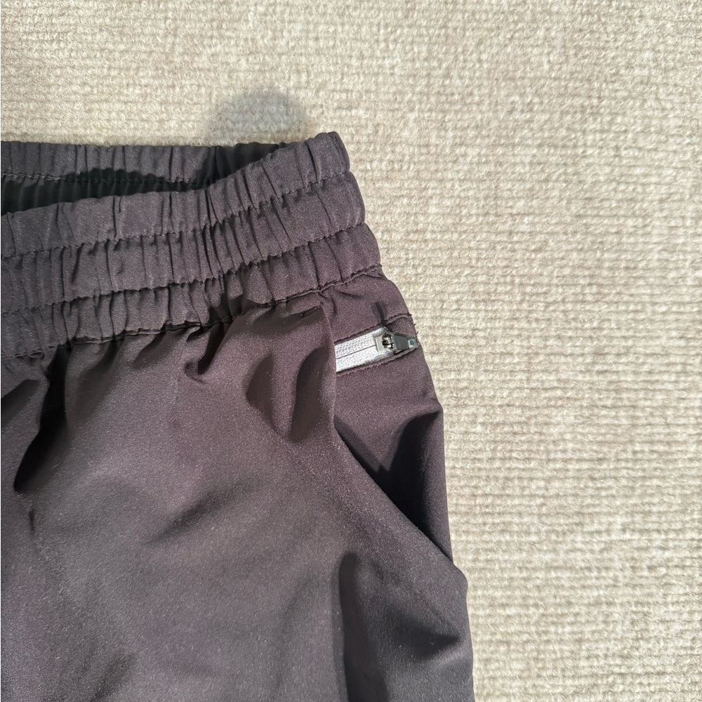 Vuori Black Weekend Jogger – Women’s Small – Lightweight Athleisure Gym Pants - Picture 5 of 8
